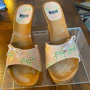 STUART WEITZMAN Sz 7.5 Dalmatian dogs on blush patent leather strap clogs/slides